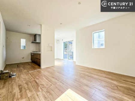 rO LX_CjOXy[XI肨HB΂yԂ߂܂BX̔܂I