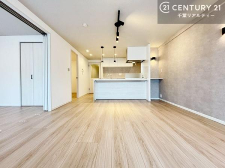 rO Nd˂ɁAZXǂmx[VB₩ȌދSn̗ǂԂŁAɉKȕ炵n߂܂B