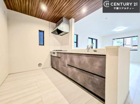 Lb` lC̑ΖʎVXeLb`̗pĂ܂IƑ̃R~jP[VRƑ݌vłB
qlɂڂ͂̂ŊłˁBLXgĉKɍƂi݂܂B