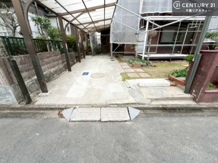 ԏ ԃXy[X2䕪܂IZJhJ[͂AoCN⎩]ԂȂǂuꏊɍ܂B