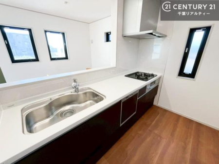 Lb` lC̑ΖʎVXeLb`̗pĂ܂IƑ̃R~jP[VRƑ݌vłB
qlɂڂ͂̂ŊłˁBLXgĉKɍƂi݂܂B