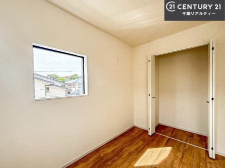 [ emɂ̓N[[bgĂA[Xy[X[BߗނpiAGߕ̎[ɕ֗ŁAłƕЕtۂĂ܂B