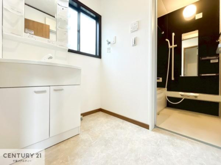 ʑEʏ gȂ𐮂ʏ́A厖łI̐̂镵͋CoIC悭g܂B