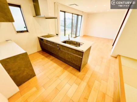 Lb` lC̑ΖʎVXeLb`̗pĂ܂IƑ̃R~jP[VRƑ݌vłB
qlɂڂ͂̂ŊłˁB[͂܂I