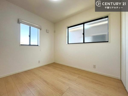 m 邭ʂ̗ǂłBuVvvɃfUCꂽBRx̂ŉƋ⃌CAEgłD݂̋Ԃnグ܂B