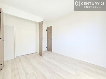 �q������ ���[�X�y�[�X���������Ă���A�ߗނ₨������A�w�p�i�Ȃǂ��������萮���ł��܂��B���������L���g���邽�߁A���K�Ő������Z��Ԃ��������܂��B