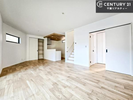 rO ؂ȉƑW܂邩炱LDKɂ͂肽B
qCɏ΂Ȃ瑖ĂpuLƂɂėǂvƎvuԂłB