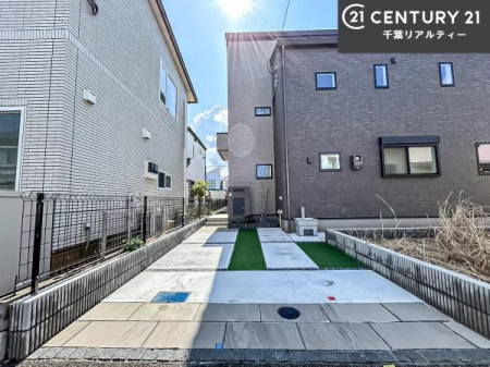 ԏ ԃXy[X2䕪܂IZJhJ[͂AoCN⎩]ԂȂǂuꏊɍ܂B
