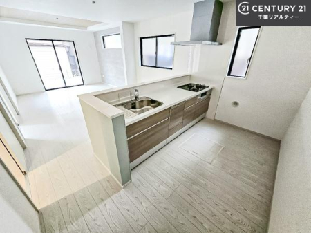 Lb` lC̑ΖʎVXeLb`̗pĂ܂IƑ̃R~jP[VRƑ݌vłB
qlɂڂ͂̂ŊłˁB[͂܂I