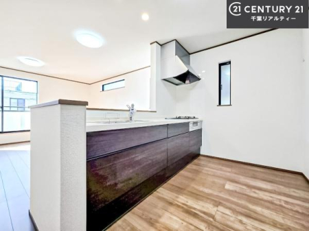 Lb` lC̑ΖʎVXeLb`̗pĂ܂IƑ̃R~jP[VRƑ݌vłB
qlɂڂ͂̂ŊłˁBLXgĉKɍƂi݂܂B