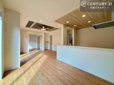 rO LX_CjOXy[XI肨HB΂yԂ߂܂BX̔܂I