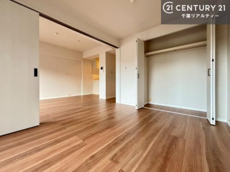 ���r���O�ȊO�̋��� ���r���O�Ɨאڂ����m���ł��I�Ǝ��̋x�e�X�y�[�X��L�b�Y�X�y�[�X�Ƃ��Ċ��p����̂��悳�����ł��ˁI
���[���t���Ă��܂��I