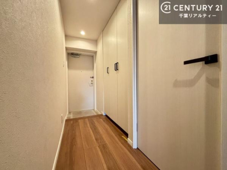 ���� �V���[�Y�{�b�N�X�t���Ȃ̂ŁA���ւ��Еt�����|�������₷���ł��I
�X�b�L���������ւŌ˂��J�����u�ԁA�������̂���S�n������Ԃ��o�}���Ă���܂��B