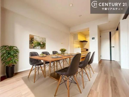 ���r���O �Ƌ��CG�p�[�X�ł��B��؂ȉƑ����W�܂邩�炱��LDK�ɂ͂�����肽���B
�q�����������C�ɏ΂��Ȃ��瑖�����Ă���p�����������u�L���Ƃɂ��ėǂ������v�Ǝv���u�Ԃł��B