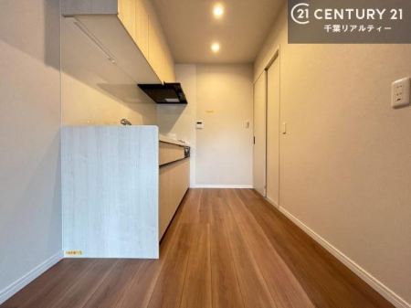 �L�b�`�� ��Ƃ肠�钲���X�y�[�X�ō�Ƃ����₷�����K�ȃL�b�`���ł��I
���q�l�ƈꏏ�ɂ��َq������y���߂�L�X�X�y�[�X�ł��B�y�����������ԂɂȂ肻���ł��ˁI