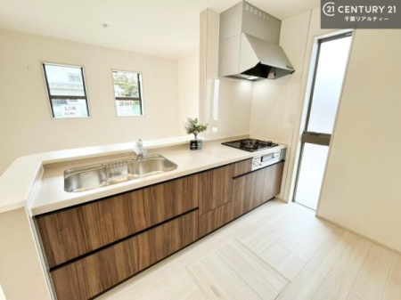 Lb` lC̑ΖʎVXeLb`̗pĂ܂IƑ̃R~jP[VRƑ݌vłB
qlɂڂ͂̂ŊłˁBLXgĉKɍƂi݂܂I