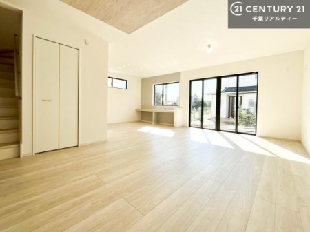 rO SnǂrO͉ƑRƏW܂܂BƑcR̎ԂłBƑƁAw[Ԃ߂łˁB邭JIȋԂłB