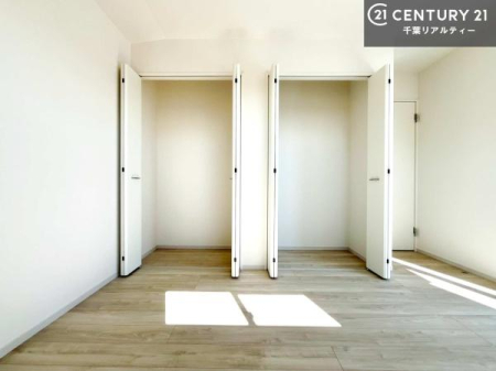 [ emɂ̓N[[bgĂA[Xy[X[BߗނpiAGߕ̎[ɕ֗ŁAłƕЕtۂĂ܂B