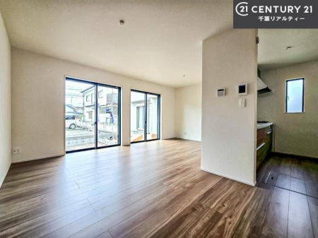 rO ؂ȉƑW܂邩炱LDKɂ͂肽B
qCɏ΂Ȃ瑖ĂpuLƂɂėǂvƎvuԂłB