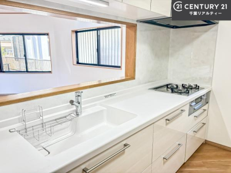 Lb` lC̑ΖʎVXeLb`̗pĂ܂IƑ̃R~jP[VRƑ݌vłB
qlɂڂ͂̂ŊłˁBLXgĉKɍƂi݂܂B