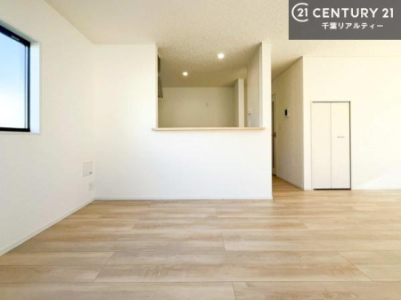 rO LX_CjOXy[XI肨HB΂yԂ߂܂BX̔܂I