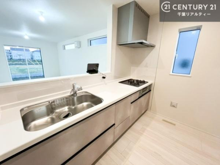 Lb` lC̑ΖʎVXeLb`̗pĂ܂IƑ̃R~jP[VRƑ݌vłB
qlɂڂ͂̂ŊłˁBLXgĉKɍƂi݂܂B