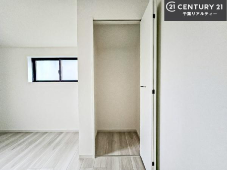 m [Xy[XĂ܂IXbLڂ鎖ł܂ˁB
ƋI΂ȂVvȃfUCׁ̈AƋI΂Cɓ̋ԍ肪łłˁB