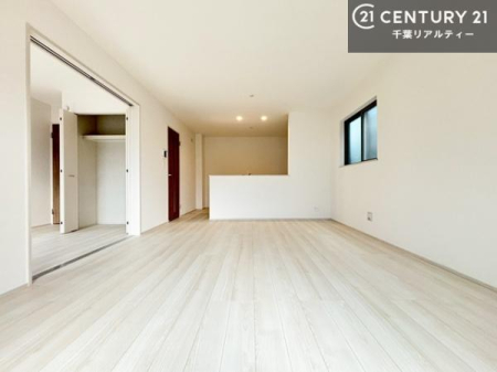 rO ؂ȉƑW܂邩炱LDKɂ͂肽B
qCɏ΂Ȃ瑖ĂpuLƂɂėǂvƎvuԂłB