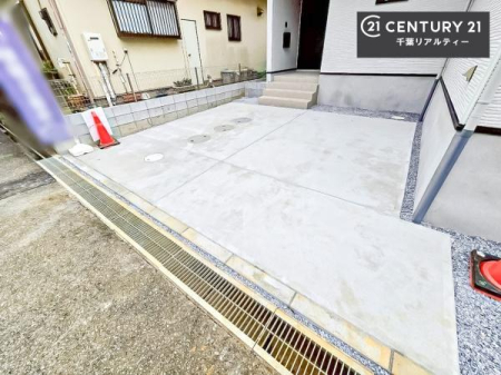 ԏ ԃXy[X2䕪܂IZJhJ[͂AoCN⎩]ԂȂǂuꏊɍ܂B