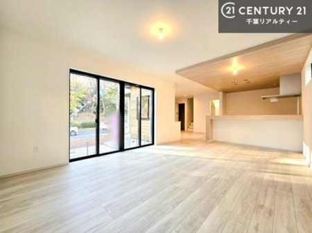 rO ؂ȉƑW܂邩炱LDKɂ͂肽B
qCɏ΂Ȃ瑖ĂpuLƂɂėǂvƎvuԂłB