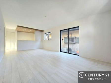 rO 傫ȑ炽Ղ̗z閾邢rOBĴ郊rOŉƑĉ났̎Ԃ߂܂B