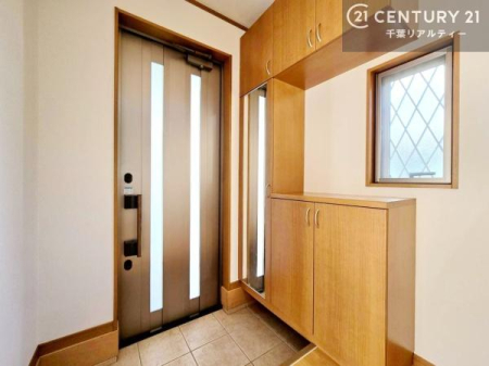 ���� �V���[�Y�{�b�N�X�t���Ȃ̂ŁA���ւ��Еt�����|�������₷���ł��I
�X�b�L���������ւŌ˂��J�����u�ԁA�������̂���S�n������Ԃ��o�}���Ă���܂��B