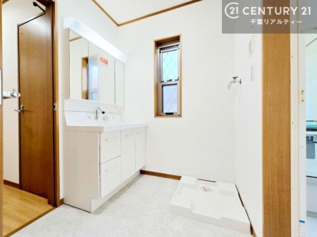 ���ʑ�E���ʏ� �O�ʋ��d�l�̐��ʏ��́A�g�����Ȃ݂����₷������I���͎��[�ɂȂ��Ă��܂��B�h���C���[�₨���ϓ����Еt������̂Ő��ʑ������X�b�L���ƌ����邱�Ƃ��o���܂��I