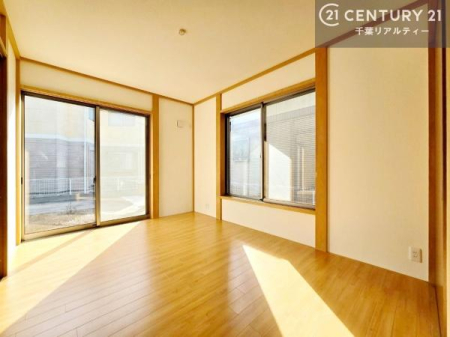 �m�� ���r���O�Ɨאڂ����m���́A�Ǝ��̋x�e�X�y�[�X��L�b�Y�X�y�[�X�Ƃ��Ċ��p����̂��悳�����ł��ˁI
���[�X�y�[�X�����Ă��܂��I

