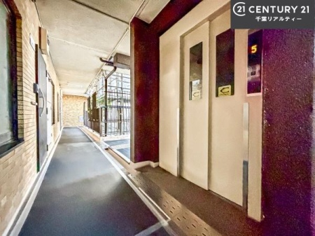 ̑p Gx[^[̃}VŁAdוxr[J[̈ړKB̐X[YɂȂ܂B