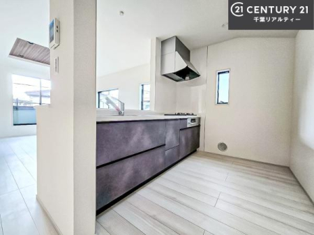 Lb` lC̑ΖʎVXeLb`̗pĂ܂IƑ̃R~jP[VRƑ݌vłB
qlɂڂ͂̂ŊłˁBLXgĉKɍƂi݂܂B