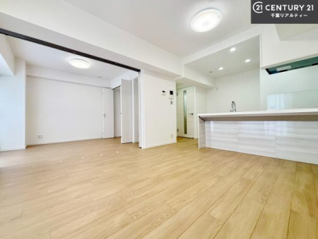 rO SnǂrO͉ƑRƏW܂܂BƑcR̎ԂłBƑƁAw[Ԃ߂łˁB邭JIȋԂłB