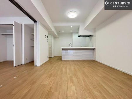 rO LX_CjOXy[XI肨HB΂yԂ߂܂BX̔܂I