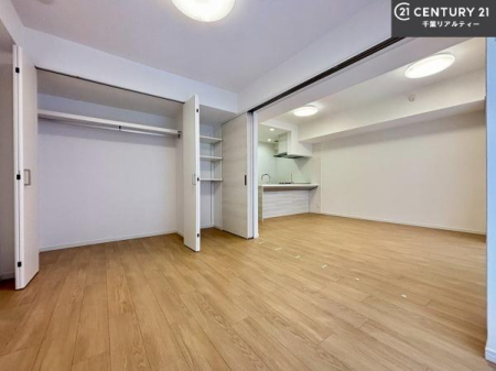 Q [Xy[XĂ܂IXbLڂ鎖ł܂ˁB
ƋI΂ȂVvȃfUCׁ̈AƋI΂Cɓ̋ԍ肪łłˁB