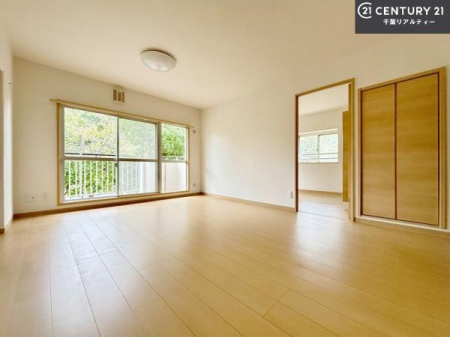 rO 傫ȑ炽Ղ̗z閾邢rOBĴ郊rOŉƑĉ났̎Ԃ߂܂B