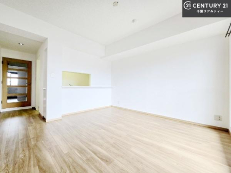 rO LX_CjOXy[XI肨HB΂yԂ߂܂BX̔܂I