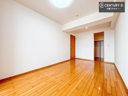 m [Xy[XĂ܂IXbLڂ鎖ł܂ˁB
ƋI΂ȂVvȃfUCׁ̈AƋI΂Cɓ̋ԍ肪łłˁB
