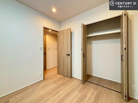 q [Xy[XĂ܂IXbLڂ鎖ł܂ˁB
ƋI΂ȂVvȃfUCׁ̈AƋI΂Cɓ̋ԍ肪łłˁB