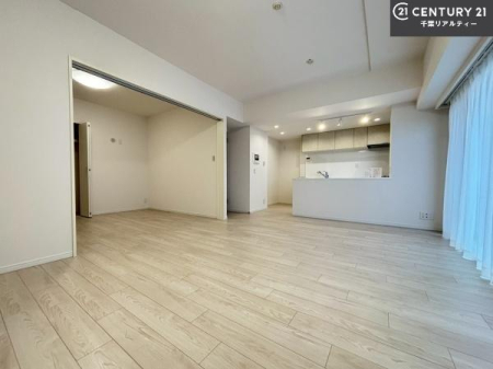 rO LX_CjOXy[XI肨HB΂yԂ߂܂BX̔܂I