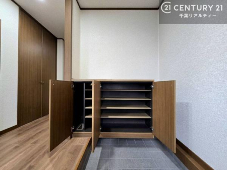 ���� �V���[�Y�{�b�N�X�t���Ȃ̂ŁA���ւ��Еt�����|�������₷���ł��I
�X�b�L���������ւŌ˂��J�����u�ԁA�������̂���S�n������Ԃ��o�}���Ă���܂��B