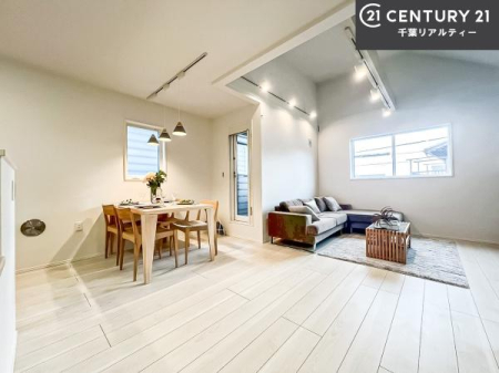 rO 傫ȑ炽Ղ̗z閾邢rOBĴ郊rOŉƑĉ났̎Ԃ߂܂B