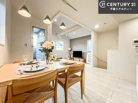 rO ؂ȉƑW܂邩炱LDKɂ͂肽B
qCɏ΂Ȃ瑖ĂpuLƂɂėǂvƎvuԂłB