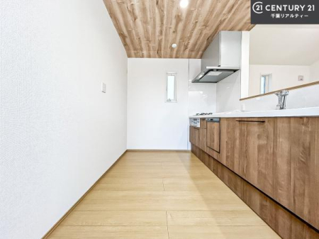 �L�b�`�� ��Ƃ肠�钲���X�y�[�X�ō�Ƃ����₷�����K�ȃL�b�`���ł��I
���q�l�ƈꏏ�ɂ��َq������y���߂�L�X�X�y�[�X�ł��B�y�����������ԂɂȂ肻���ł��ˁI