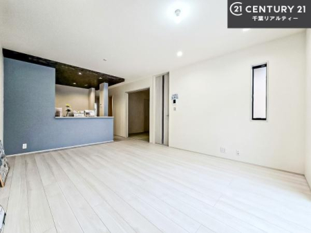 rO 傫ȑ炽Ղ̗z閾邢rOBĴ郊rOŉƑĉ났̎Ԃ߂܂B