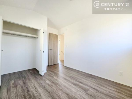 m [Xy[XĂ܂IXbLڂ鎖ł܂ˁB
ƋI΂ȂVvȃfUCׁ̈AƋI΂Cɓ̋ԍ肪łłˁB